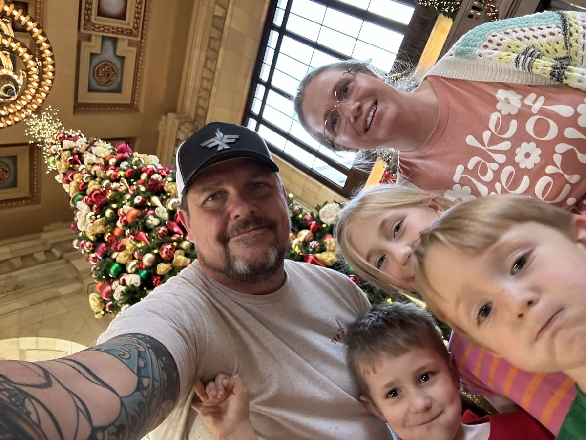 Steve with Sheri and the kids under a Christmas tree